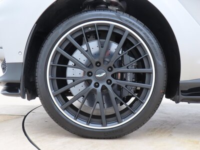 صورة 12 لـ 2024 Aston Martin DBX