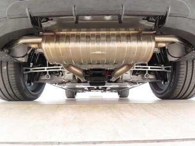 صورة 17 لـ 2024 Aston Martin DBX