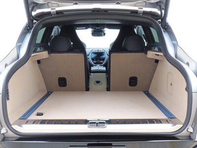 صورة 23 لـ 2024 Aston Martin DBX