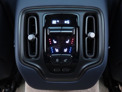 صورة 45 لـ 2024 Aston Martin DBX