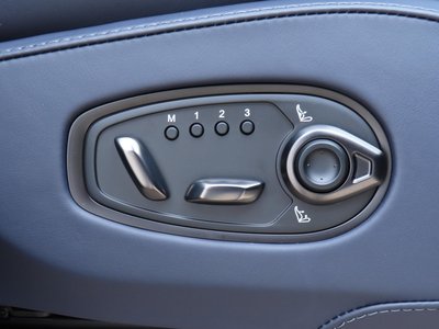 صورة 39 لـ 2024 Aston Martin DBX