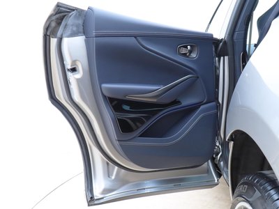 صورة 33 لـ 2024 Aston Martin DBX