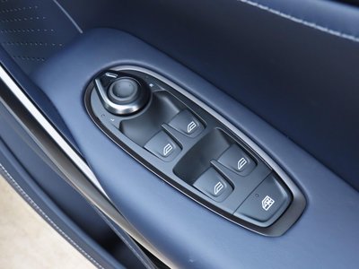 صورة 46 لـ 2024 Aston Martin DBX