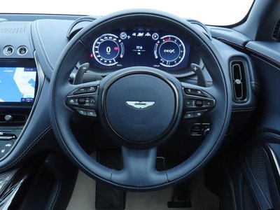 صورة 43 لـ 2024 Aston Martin DBX