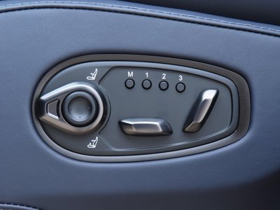 صورة 29 لـ 2024 Aston Martin DBX