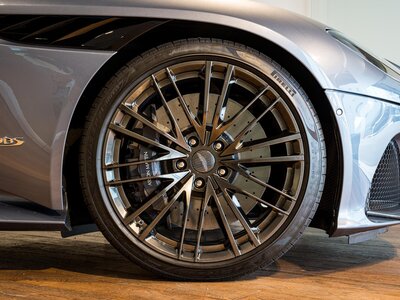 2019 Aston Martin DBS SUPERLEGGERA 照片 17