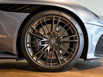 2019 Aston Martin DBS SUPERLEGGERA 照片 16