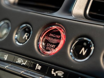 2019 Aston Martin DBS SUPERLEGGERA 照片 40