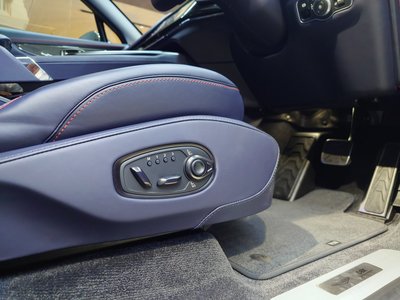 2026 Aston Martin DBX photo 32