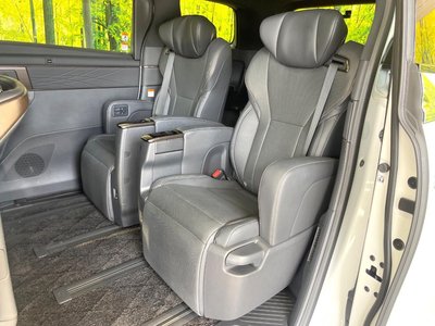 صورة 46 لـ 2023 Toyota ALPHARD