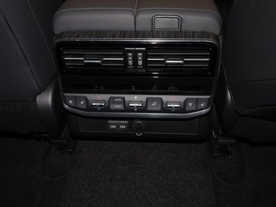صورة 15 لـ 2021 Toyota LAND CRUISER 300