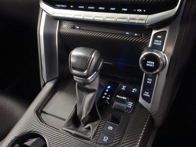 صورة 17 لـ 2021 Toyota LAND CRUISER 300