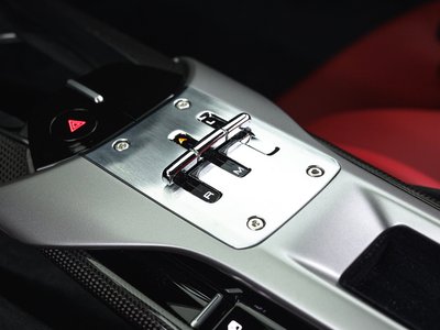 صورة 20 لـ 2025 Ferrari 12 CILINDRI