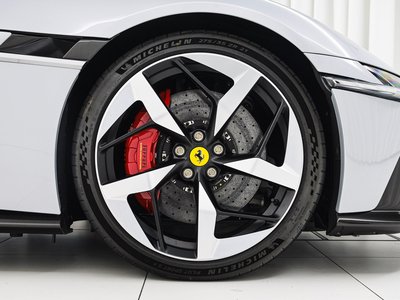 صورة 9 لـ 2025 Ferrari 12 CILINDRI