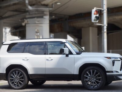 صورة مصغرة 7 لـ 2025 Lexus GX