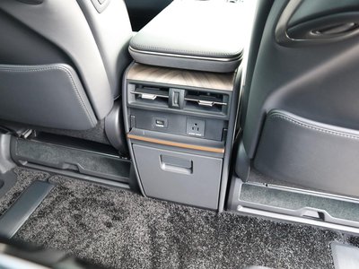 2025 Lexus LM thumbnail 22