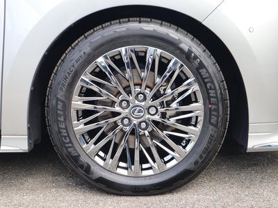 2025 Lexus LM photo 6