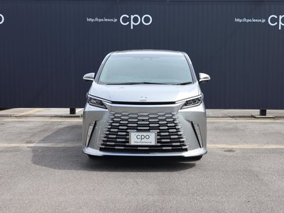 2025 Lexus LM photo 2