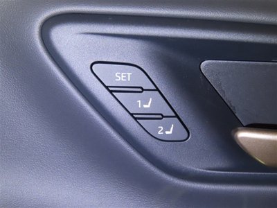 صورة 15 لـ 2025 Toyota CROWN ESTATE