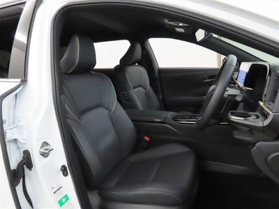 صورة 14 لـ 2025 Toyota CROWN ESTATE