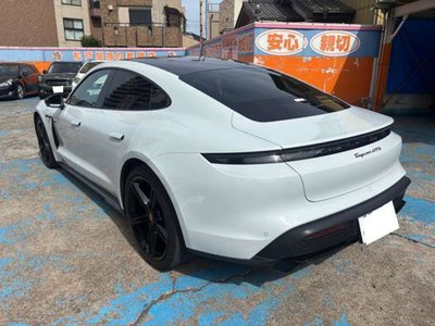 2022 Porsche TAYCAN photo 9