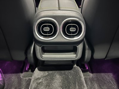 2025 Mercedes-BENZ GLC AMG thumbnail 33
