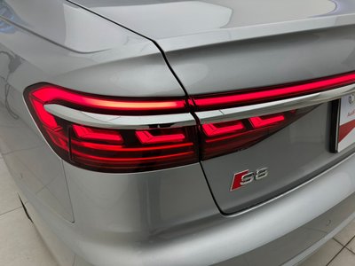 2022 AUDI S8 thumbnail 39