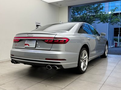 2022 AUDI S8 photo 7