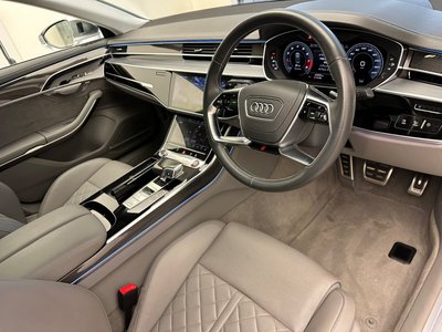 2022 AUDI S8 photo 12