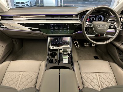 2022 AUDI S8 photo 3