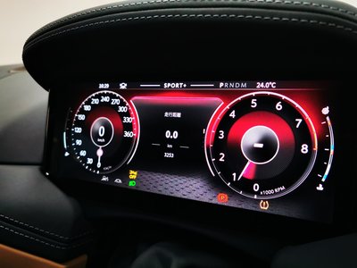 صورة 14 لـ 2025 Aston Martin DB12