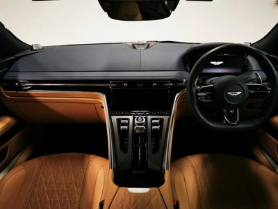 صورة 4 لـ 2025 Aston Martin DB12