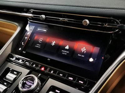 صورة 16 لـ 2025 Aston Martin DB12