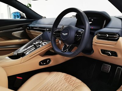صورة 11 لـ 2025 Aston Martin DB12