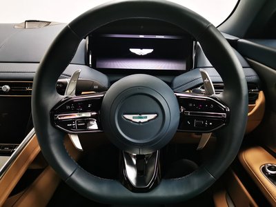 صورة 12 لـ 2025 Aston Martin DB12