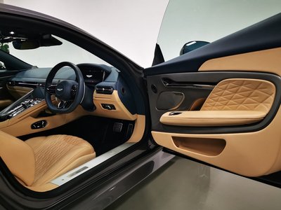 صورة 10 لـ 2025 Aston Martin DB12