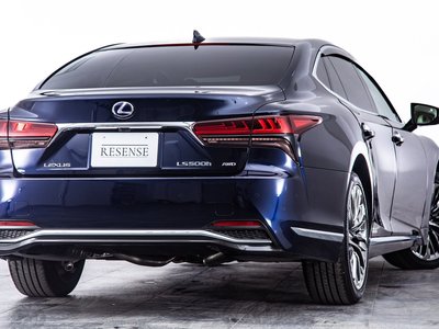 2022 Lexus LS photo 3
