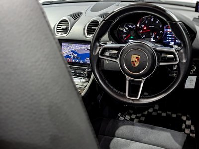صورة 24 لـ 2016 Porsche 718