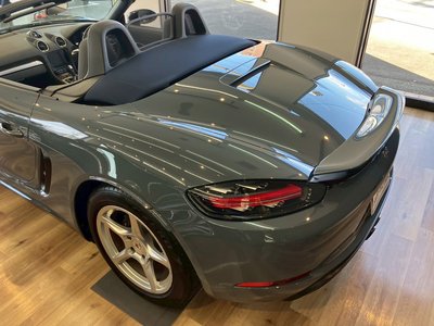 صورة 18 لـ 2016 Porsche 718