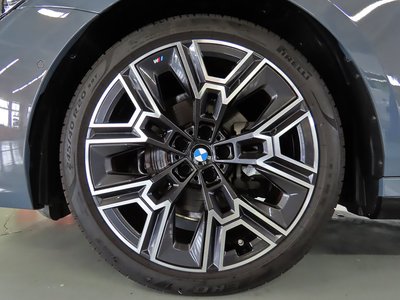 2025 BMW 5 SERIES thumbnail 24