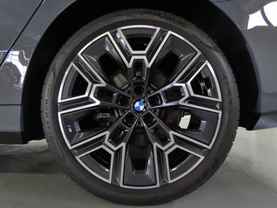 2025 BMW 5 SERIES thumbnail 25
