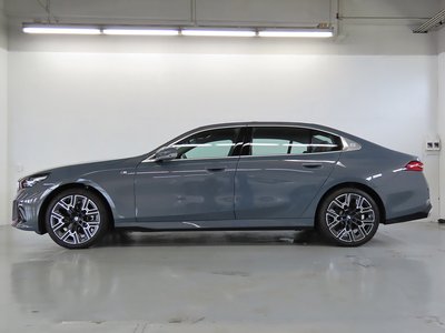2025 BMW 5 SERIES photo 7