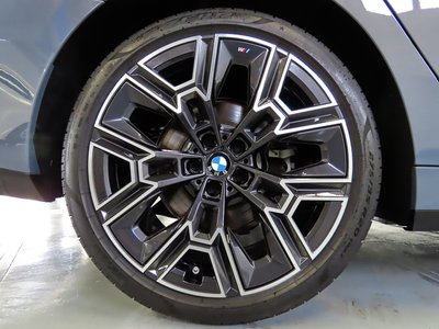 2025 BMW 5 SERIES thumbnail 27