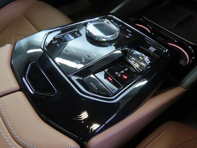 2025 BMW 5 SERIES thumbnail 17