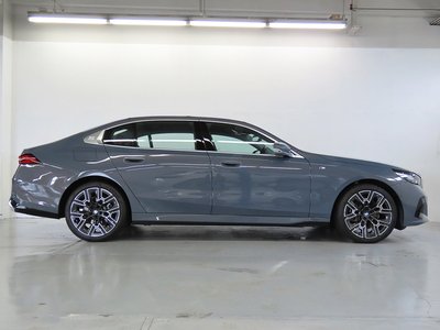 2025 BMW 5 SERIES photo 8