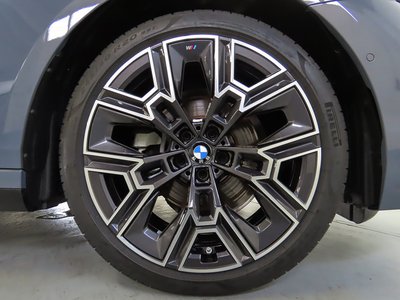 2025 BMW 5 SERIES thumbnail 26