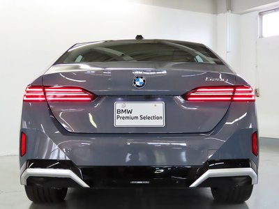 2025 BMW 5 SERIES photo 10