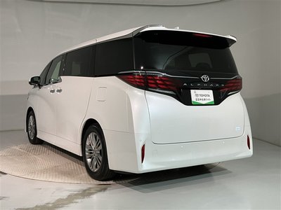2025 Toyota ALPHARD — фото 5