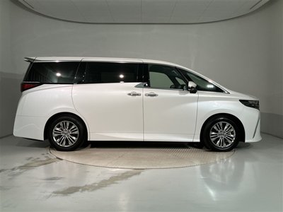 2025 Toyota ALPHARD — фото 4