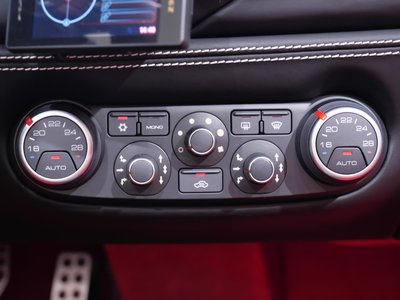 2016 Ferrari 488 SPIDER 照片 55